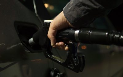 Seguridad y prevención al poner gasolina